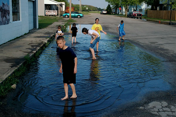 Kids playing in a puddle, Hamlet