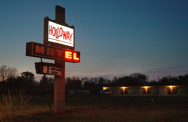 Holloway Motel, Highway 30, Hamlet 