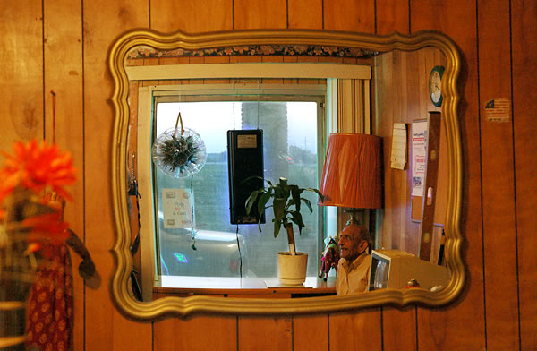 Mirror in lobby, Holloway Motel, Highway 30 