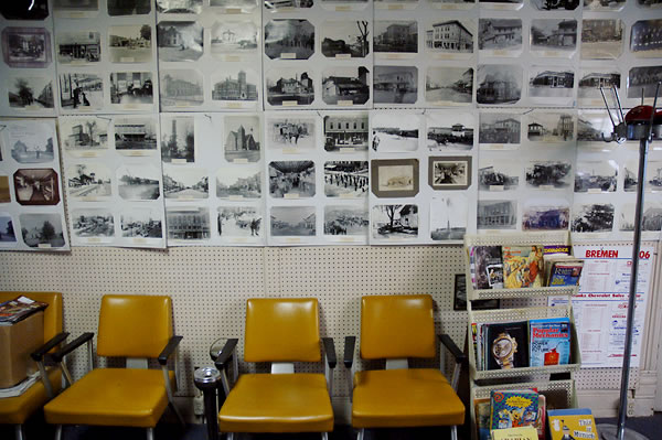 Wall in Don's Barber Shop, Bremen